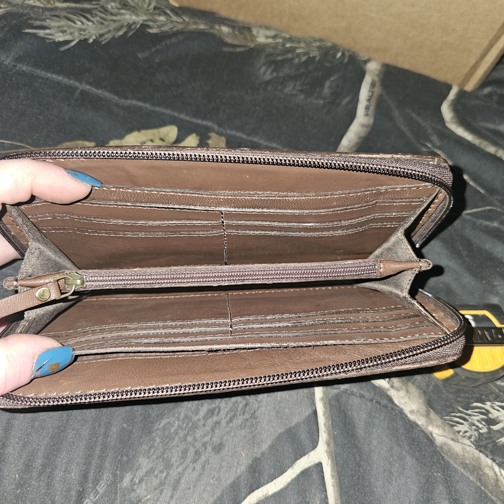 American Darling Brown Tooled Leather Floral Zip Wallet - Picture 3 of 3